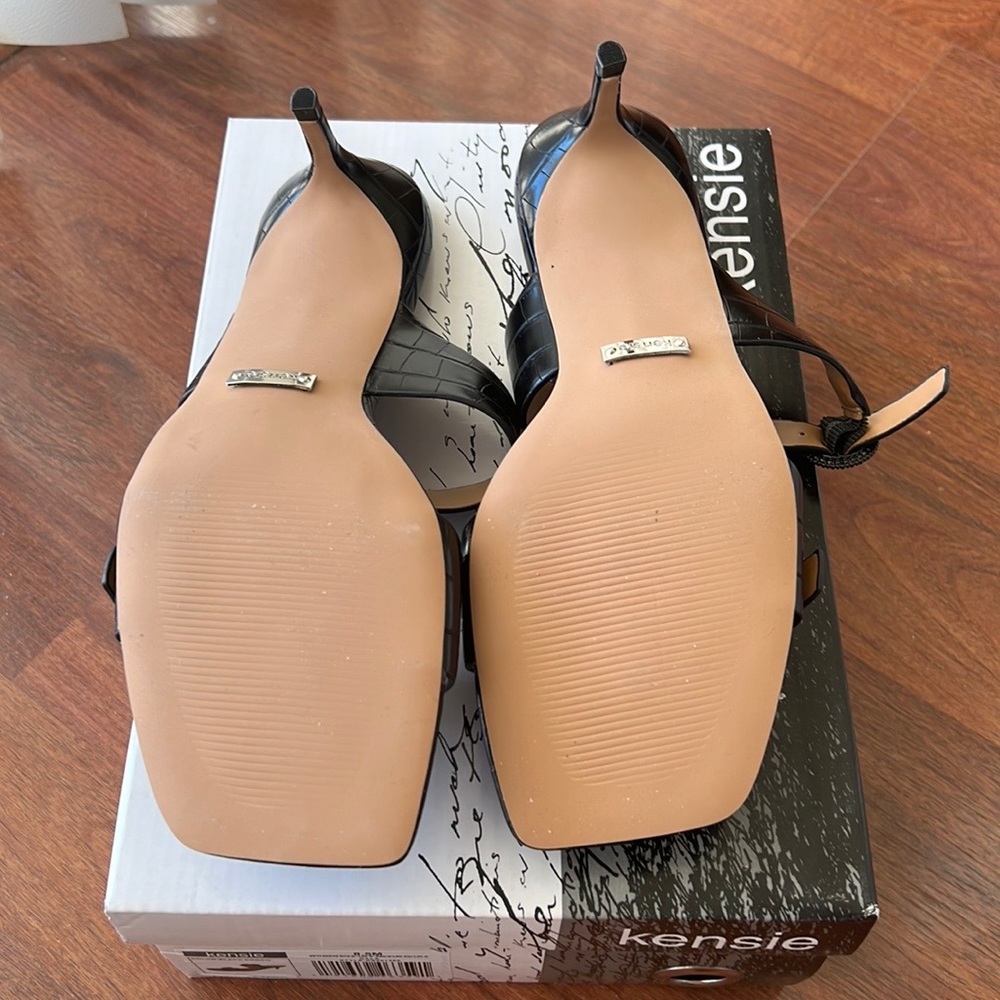 NEW! KENSIE Sandals - Picture 6 of 7